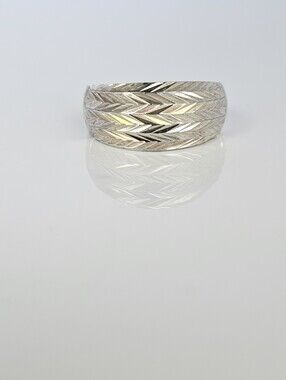 Genuine Diamond Cut Italian Silver Ring Size 8!